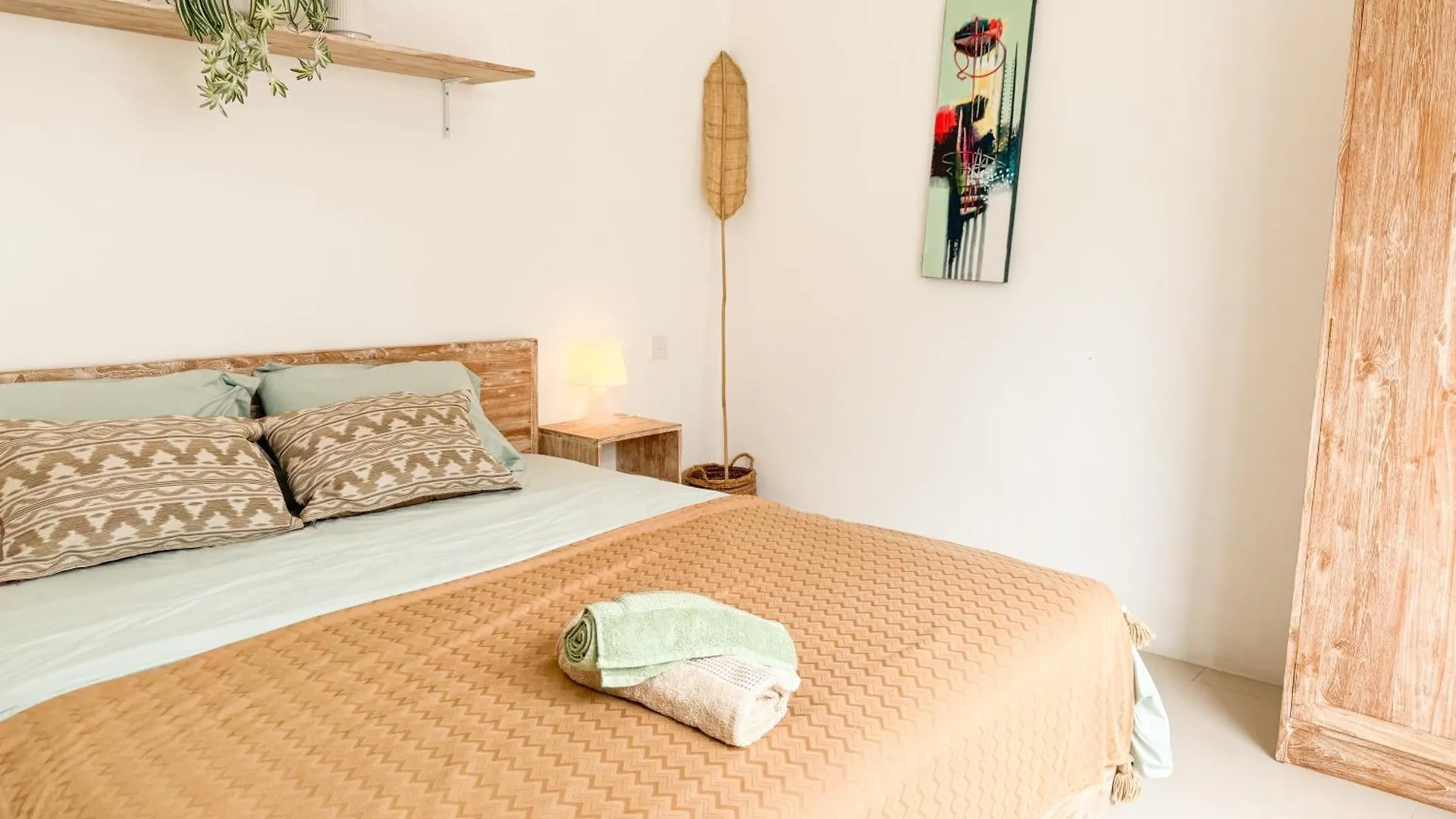 Casa De Three Seminyak Beach Indonezja
